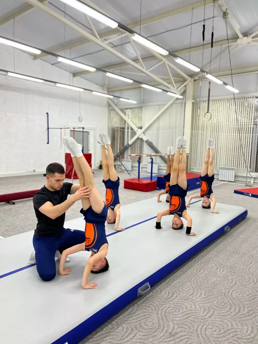 Гимнастический клуб «CHAMPION».