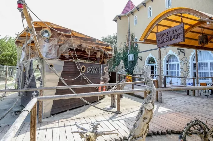 Гостиница "Форт Апатур".