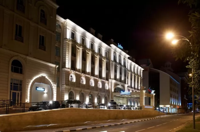 Отель "Radisson Hotel".