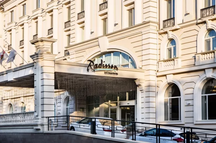 Отель "Radisson Hotel".