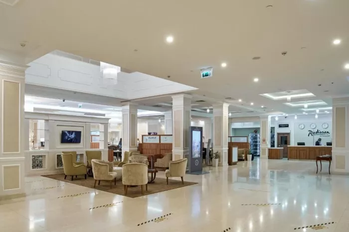 Отель "Radisson Hotel".