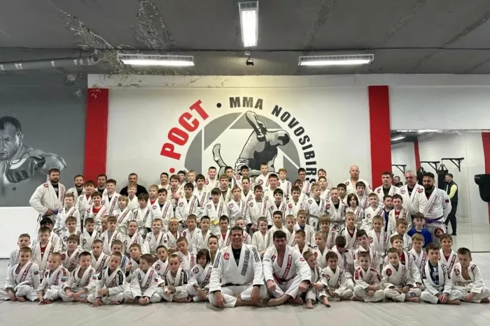 Клуб единоборств "Рост".