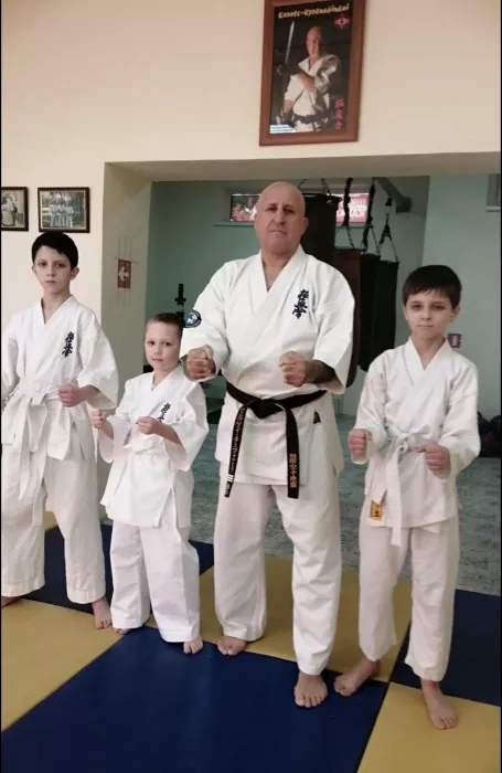 Спортивный клуб карате кёкусинкай "Молния"