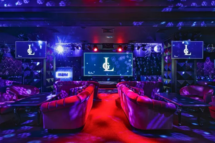 Караоке-клуб "Leps Bar".