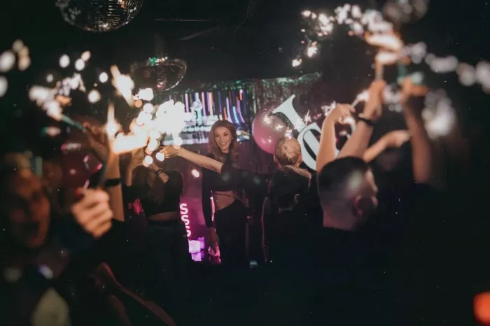 Караоке-клуб "Leps Bar".