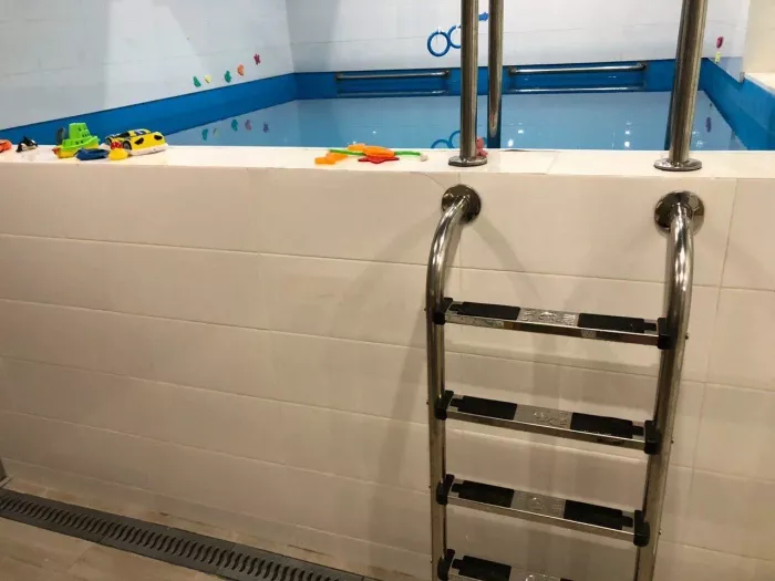 Детский бассейн "Swim Leon".
