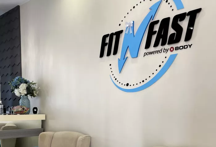 Фитнес-клуб "FitNFast".