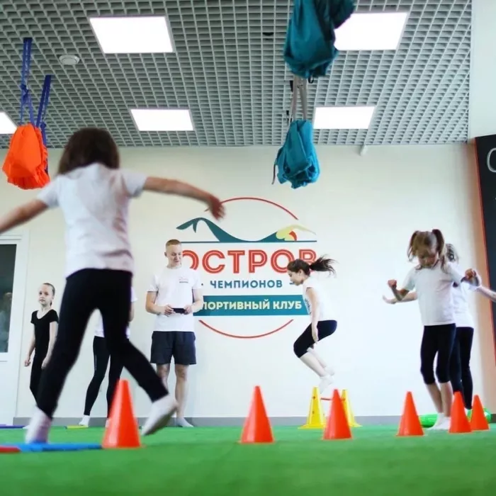 Клуб плавания "Остров чемпионов".
