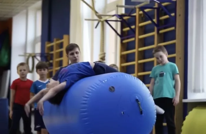 Детский акробатических клуб "Gymme"