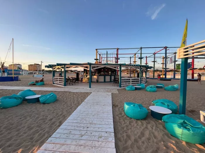 Бар "Montrè beach bar"