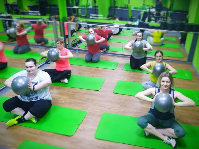 Женский тренажерный зал и фитнес "Frau Gym & Fit" 