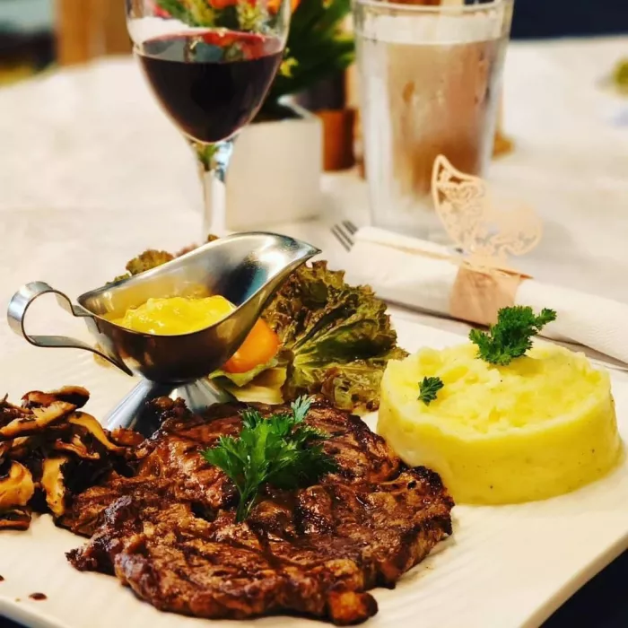 Кафе «Cafe Des Amis»