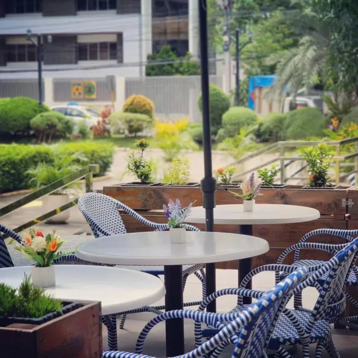 Кафе «Cafe Des Amis»