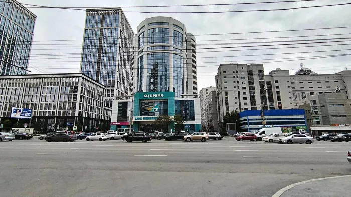 Банк "Левобережный" на ул. Кирова.
