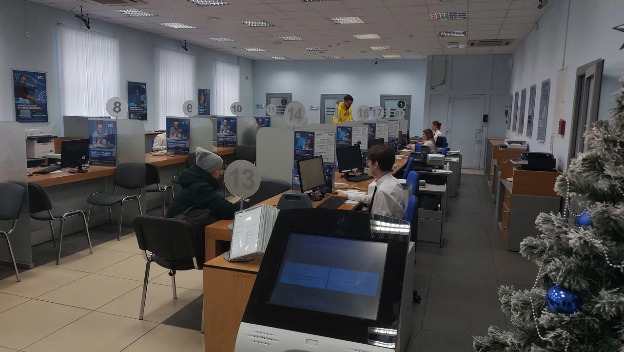  Банк "ВТБ" на Ленина. 