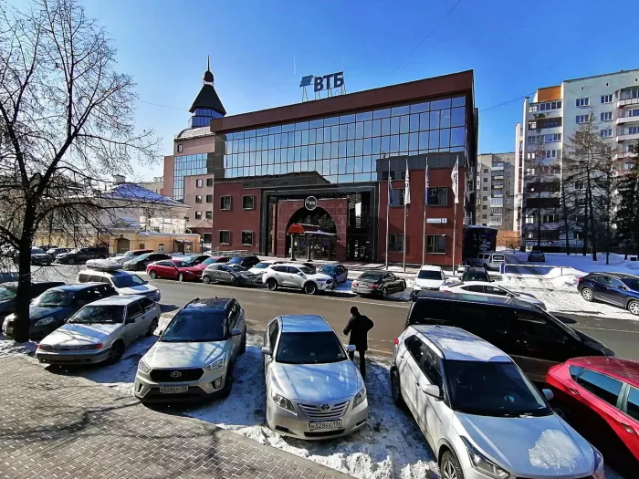 Банк "ВТБ" на ул. Маршала Жукова. 