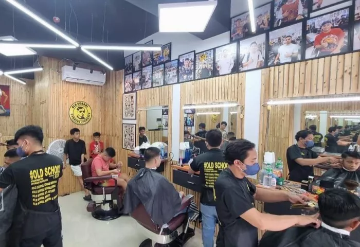 Барбершоп «Old School Barbers and Pomades»