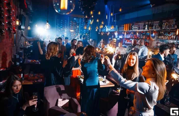 Караоке-кабинка "The Out Bar"