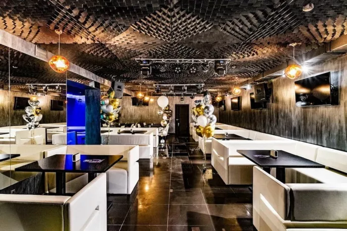 Караоке-клуб "La Room"