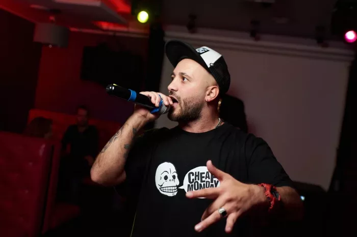 Караоке-клуб "MuzOn"