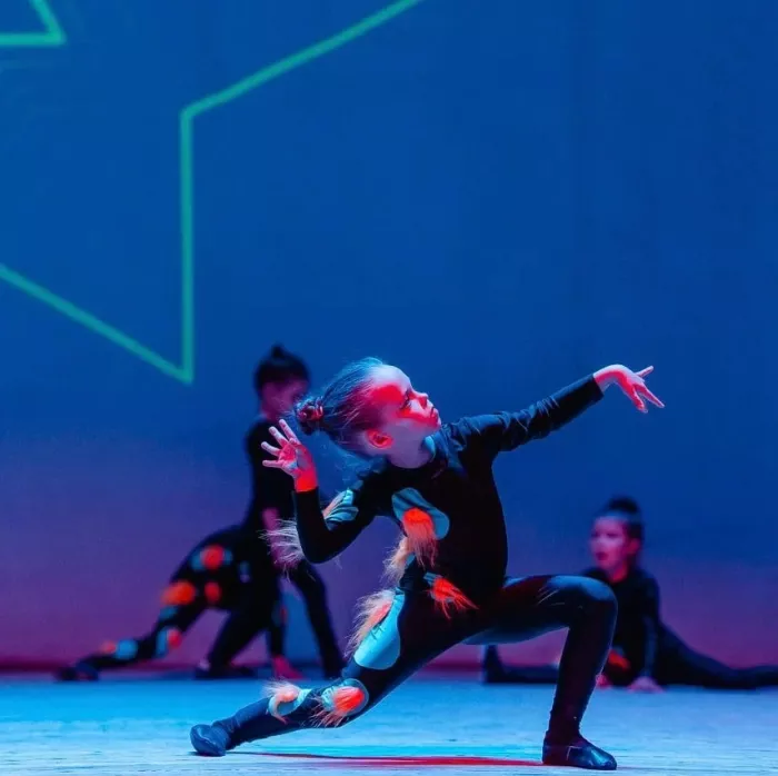 "Танцевальная студия M & dance"