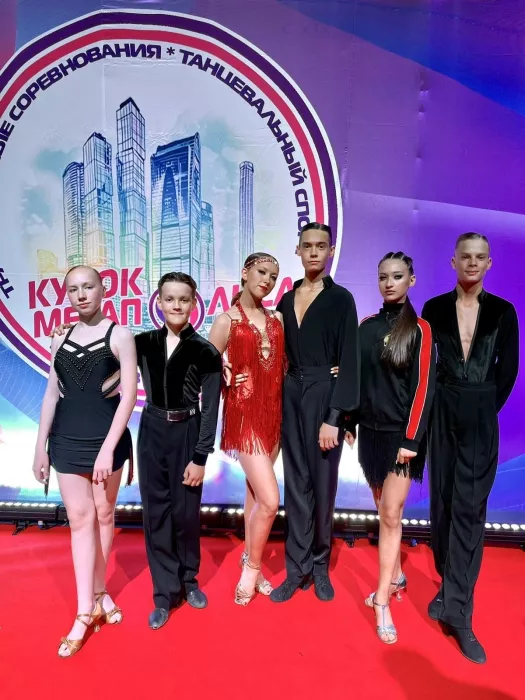 Танцевально-спортивный клуб "Феникс" на улице Холмогорова