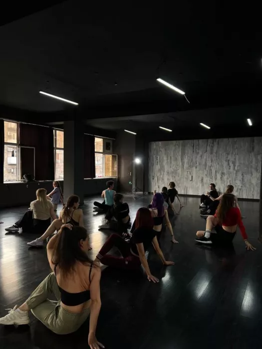 Школа танцев "AREV DANCE SCHOOL".