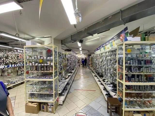 Строительный магазин "Строитель" на проспекте Просвещения