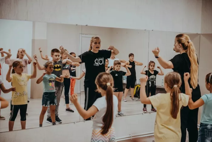 Танцы для детей и взрослых "Metro Dance"