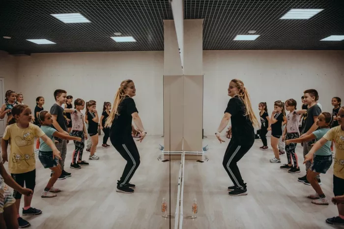 Танцы для детей и взрослых "Metro Dance"