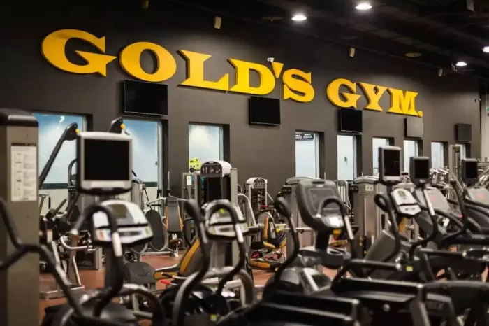 Фитнес центр "Gold's Gym"