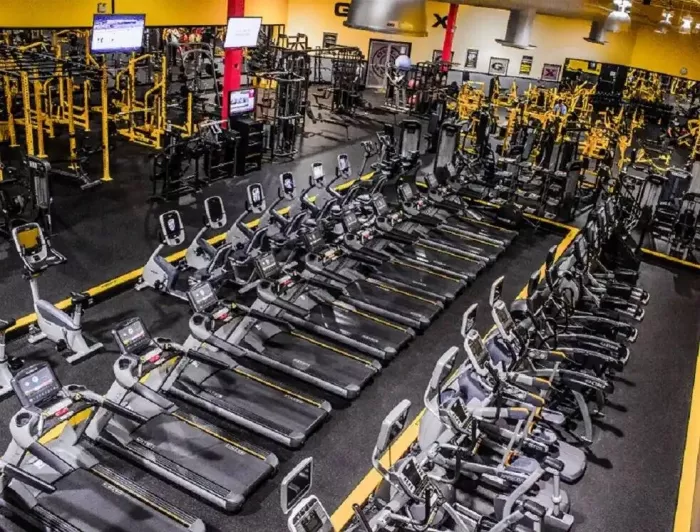 Фитнес центр "Gold's Gym"