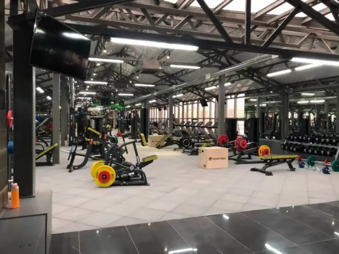 Фитнес центр "Gold's Gym"