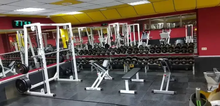 Фитнес центр "Gold's Gym"