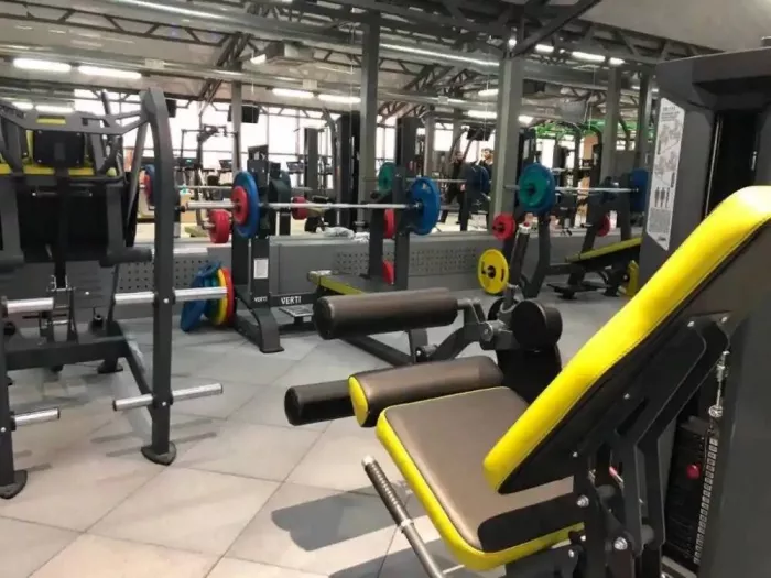 Фитнес центр "Gold's Gym"