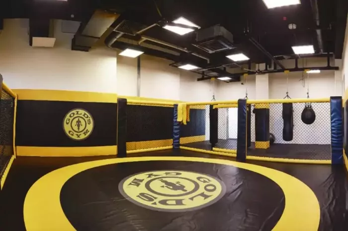 Фитнес центр "Gold's Gym"