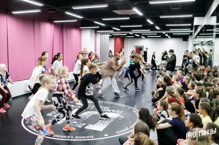 Школа танцев "Global Dance University" на Белинского