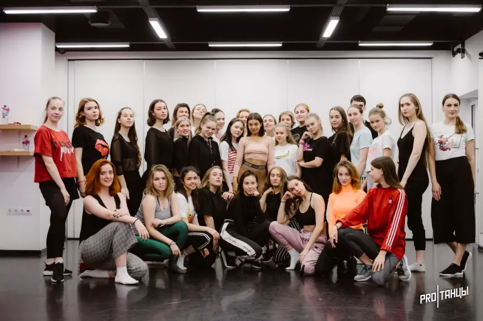 Школа танцев "Global Dance University" на Академике Бардина