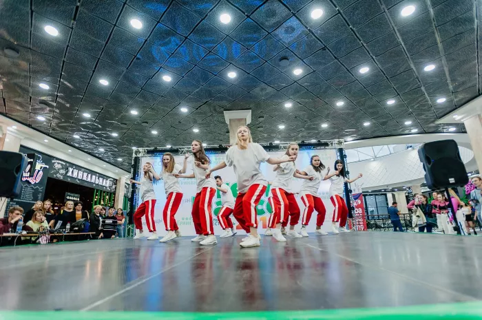 Школа танцев "Global Dance University" на Академике Бардина