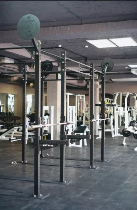 ​Фитнес-клуб "Heavy metal fitness".