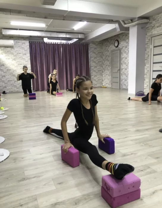 ​Студия хореографии для взрослых и детей "​​Релеве"