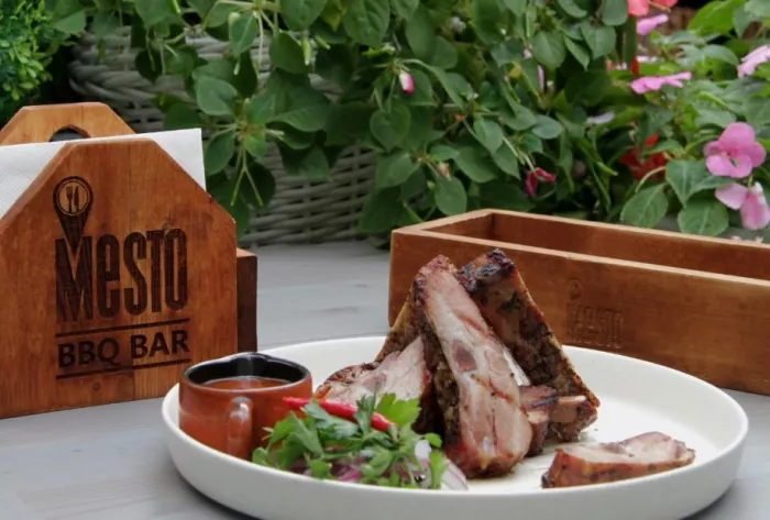 ​Кафе "Mesto BBQ Bar".