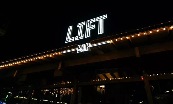 ​Бар "Lift ".