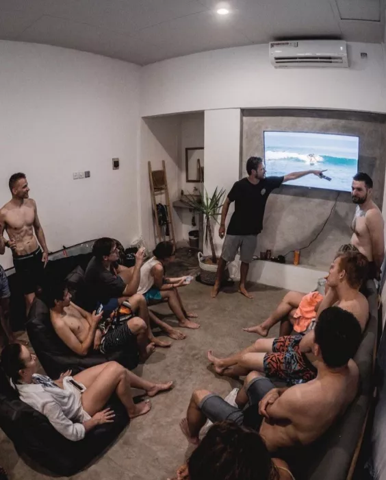 Школа Сёрфинга «Surfmakers»