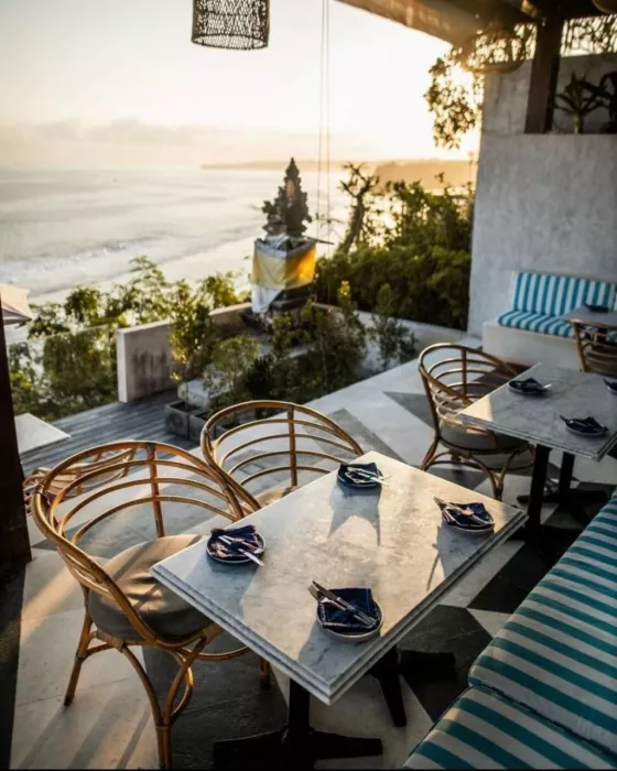 Пляжный Клуб «Ulu Cliffhouse»
