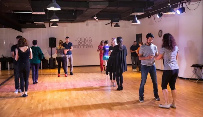 Танцевальная студия «James & Alex Dance Studios»