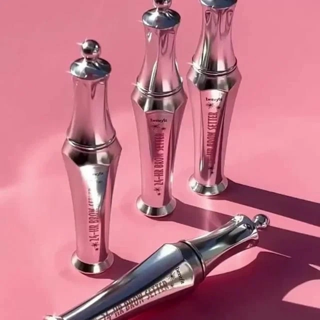 Салон красоты "Benefit Cosmetics Brow Bar Lounge"