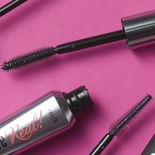 Салон красоты "Benefit Cosmetics Brow Bar Lounge"