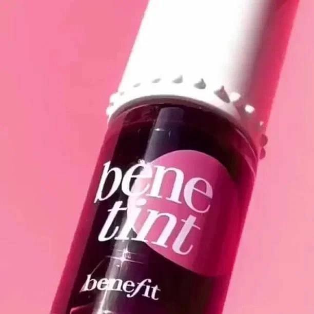 Салон красоты "Benefit Cosmetics Brow Bar Lounge"