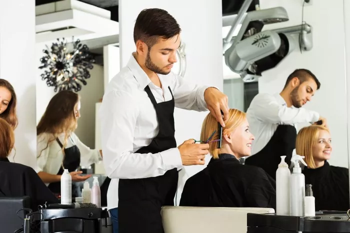 Салон красоты "Colours Bar Ladies Salon"